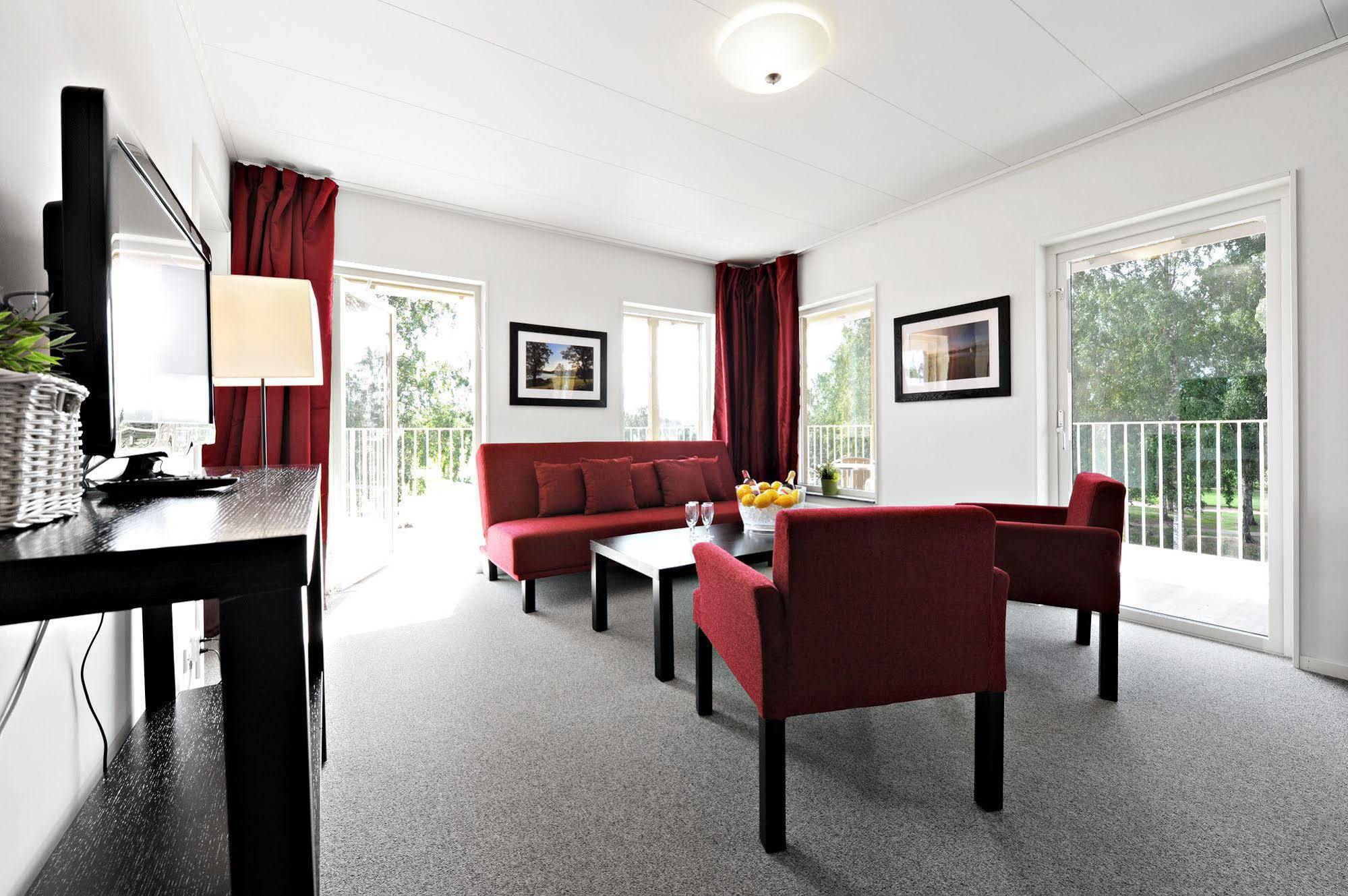 First Hotel Lindoe Park Vallentuna Eksteriør bilde