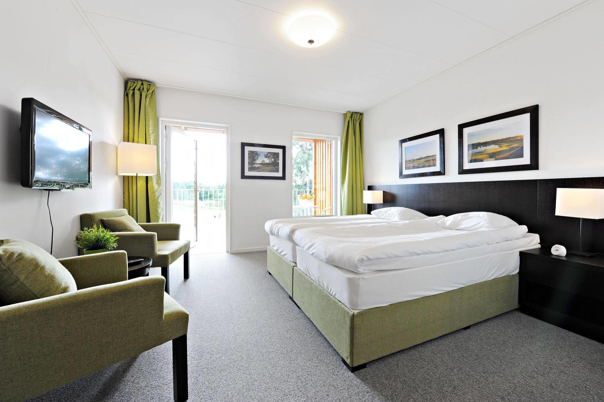 First Hotel Lindoe Park Vallentuna Eksteriør bilde