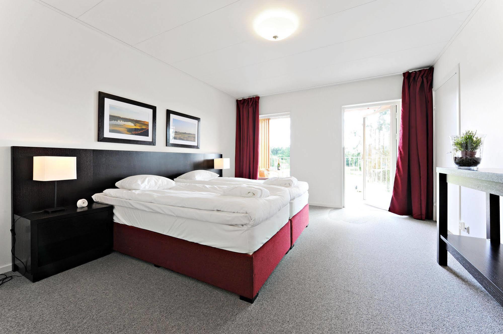 First Hotel Lindoe Park Vallentuna Eksteriør bilde