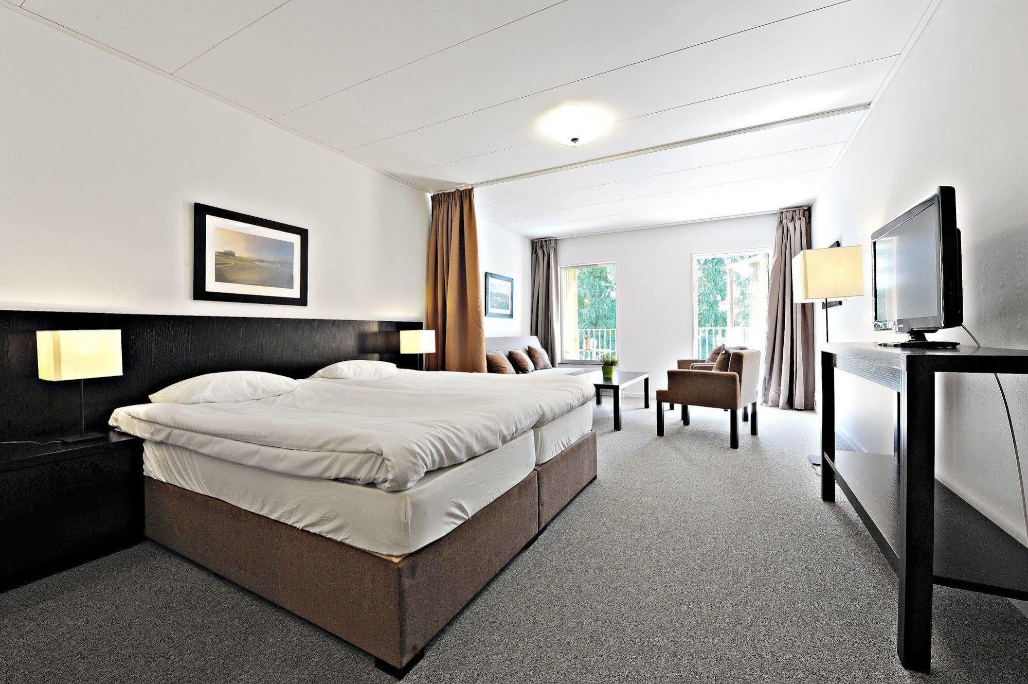First Hotel Lindoe Park Vallentuna Eksteriør bilde