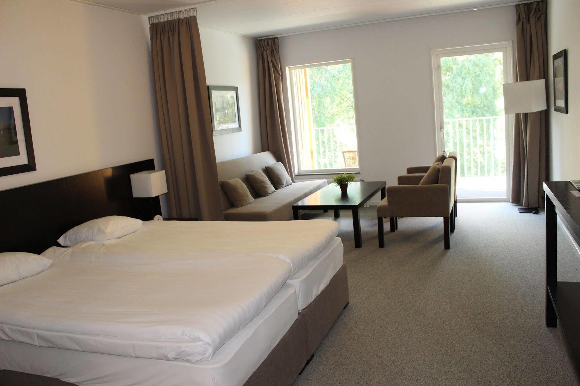 First Hotel Lindoe Park Vallentuna Eksteriør bilde