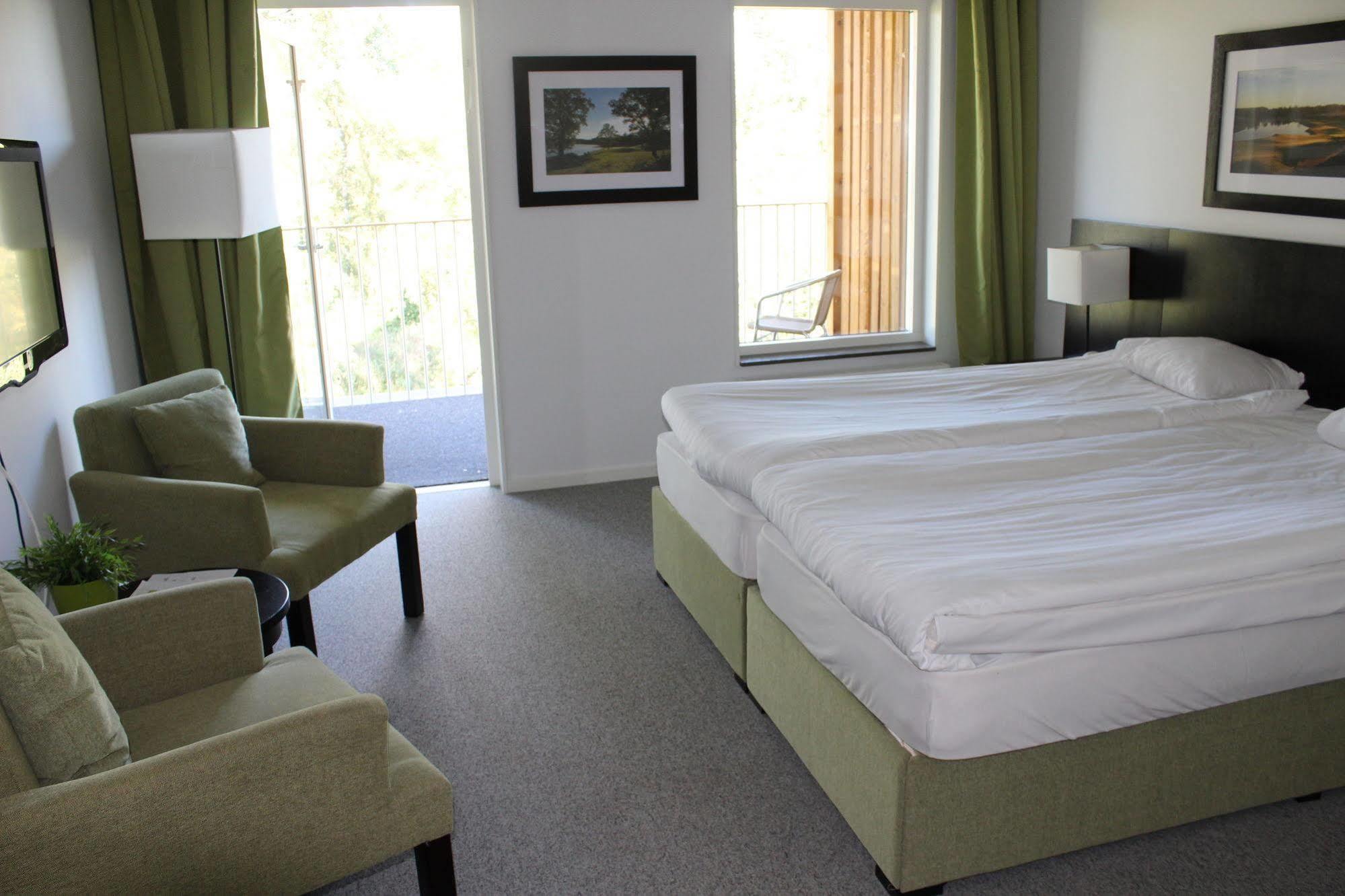 First Hotel Lindoe Park Vallentuna Eksteriør bilde