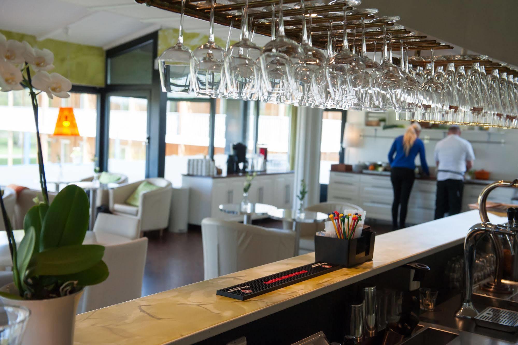 First Hotel Lindoe Park Vallentuna Eksteriør bilde